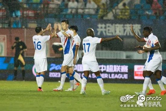 战报赵继伟20+5+6 周琦23+13 胡明轩21分 辽宁力克广东喜提8连胜CBA常规赛，辽宁主场迎战广东，辽宁目前喜提7连胜，20胜2负排在积分榜第2位；广东3连胜后18胜5负排在第4位，辽粤大战强强对话让人关注。